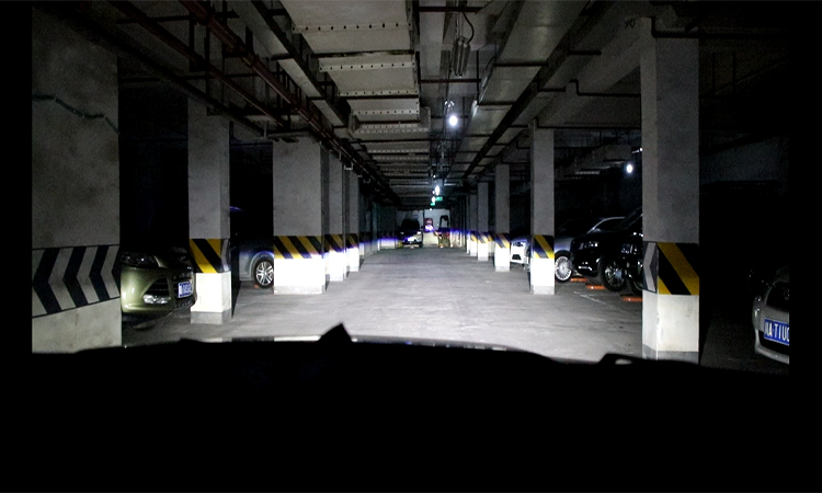 成都天一車燈格界LED雙光透鏡近光實拍