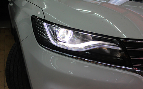 成都天一車(chē)燈榮威RX5車(chē)燈升級(jí)效果