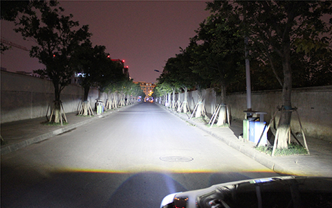 成都天一車(chē)燈米石led雙光透鏡遠(yuǎn)光實(shí)拍