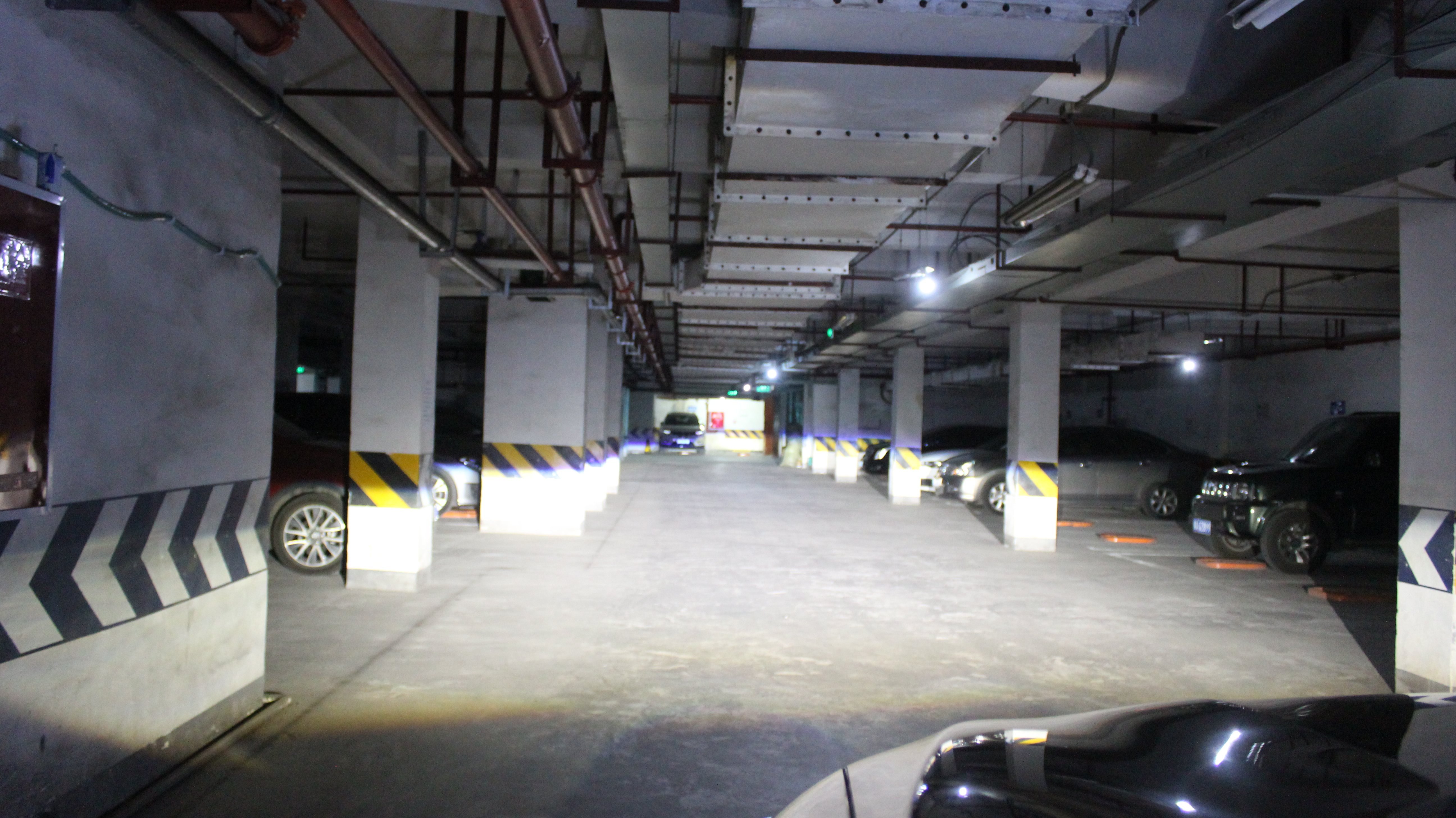 日產(chǎn)奇駿升級保力獅LED雙光透鏡近光實拍