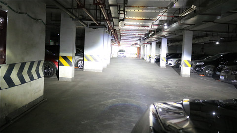 jeep大指揮官車(chē)燈改裝激光大燈后遠(yuǎn)光效果展示