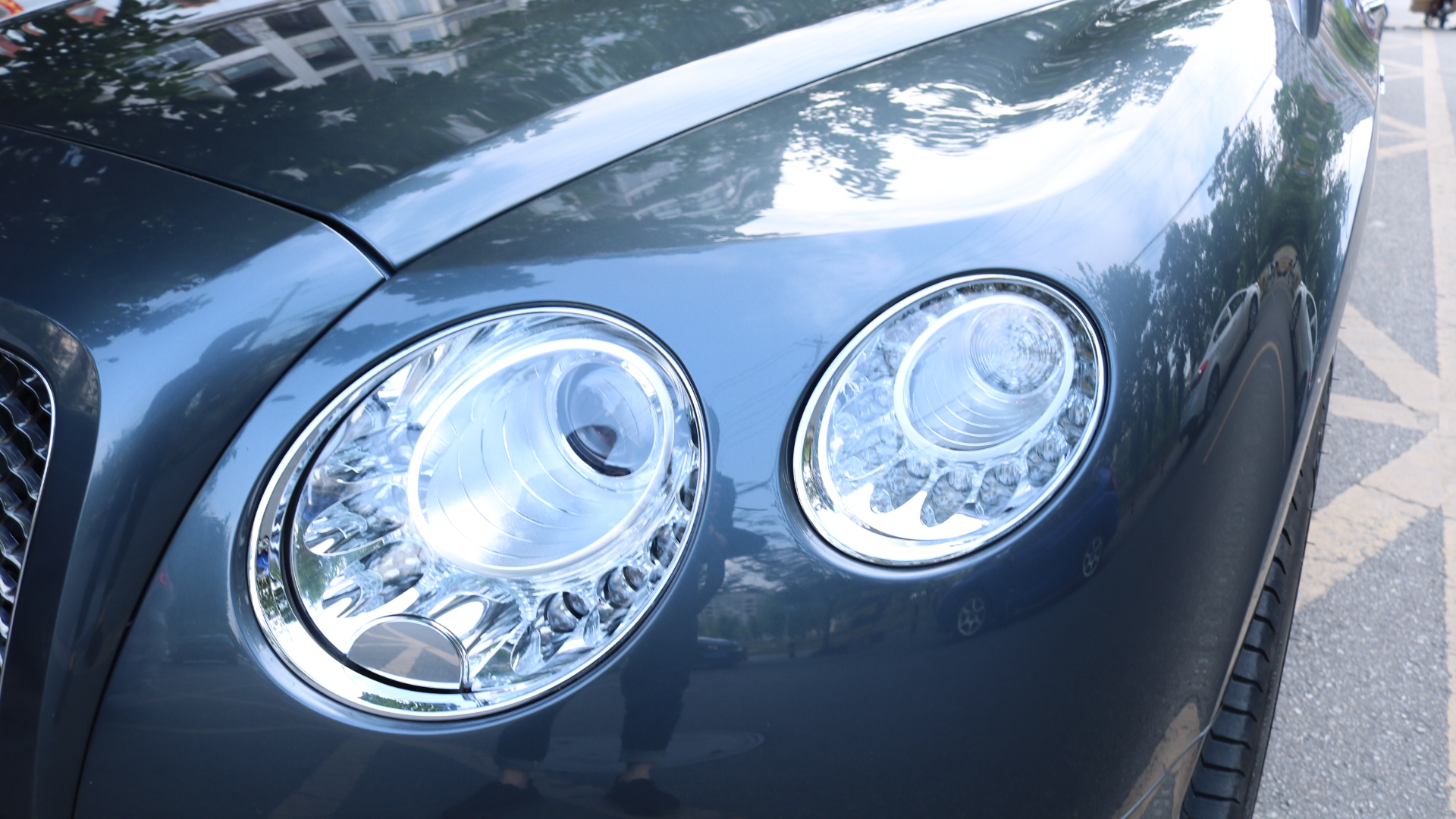 賓利歐陸車燈改裝效果實(shí)拍