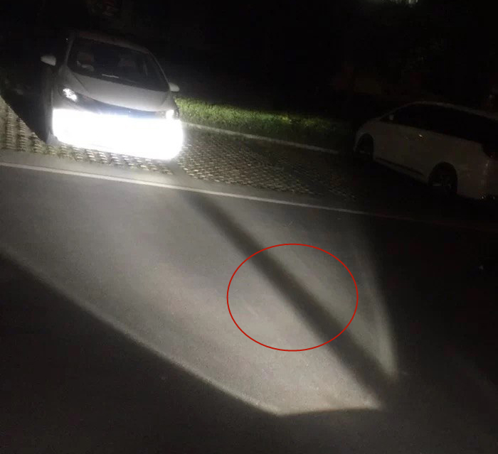 大燈出現(xiàn)黑影