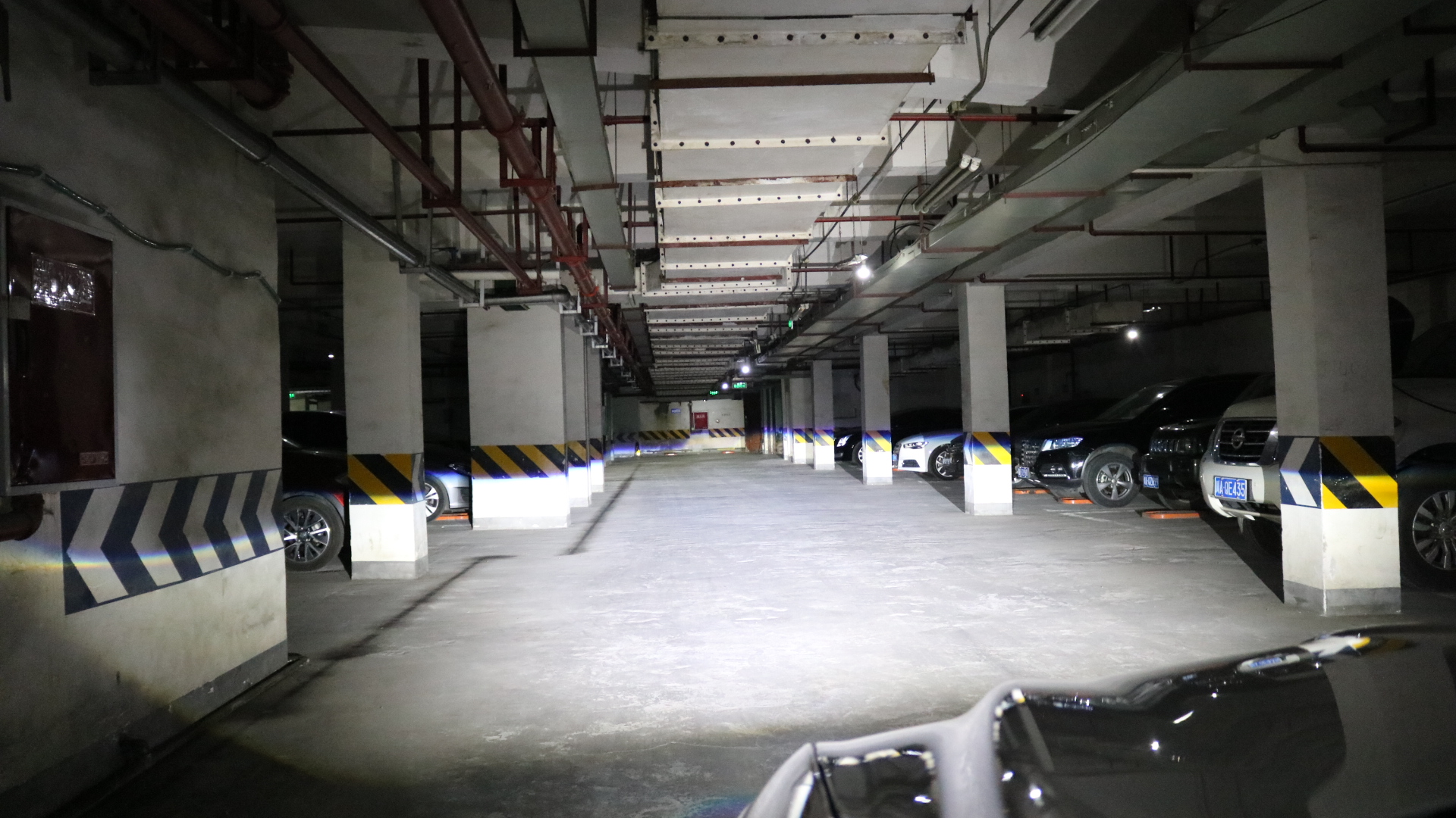 車燈改裝完成后遠(yuǎn)近光效果-成都天一車燈